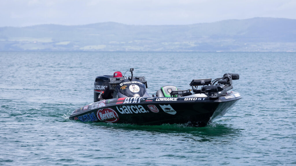 bass boat fishing